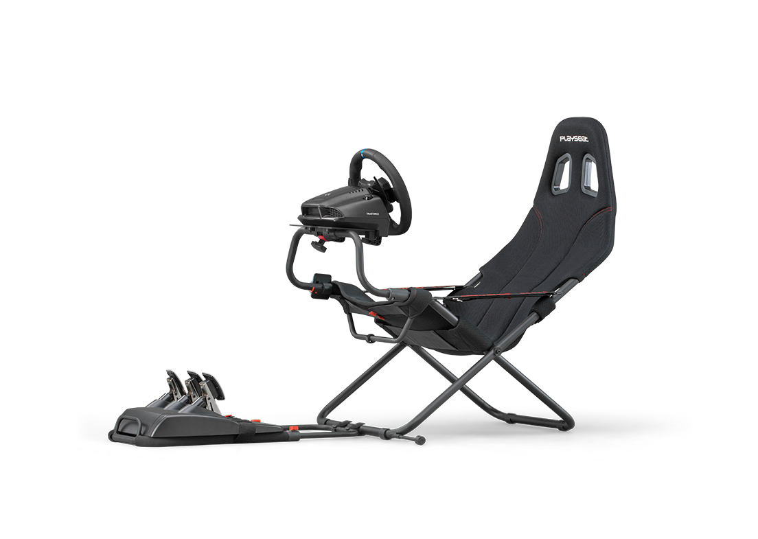 Foldable sim racing cockpit with Playseat Challenge – ideal for small spaces and portable racing