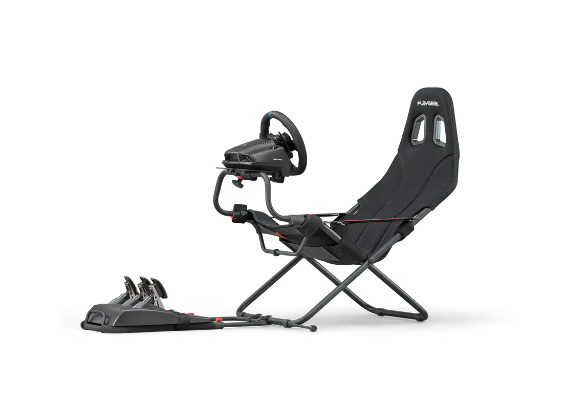 Foldable sim racing cockpit with Playseat Challenge – ideal for small spaces and portable racing